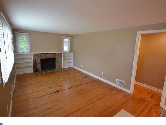 3rd image of 2118 Faulkland Rd