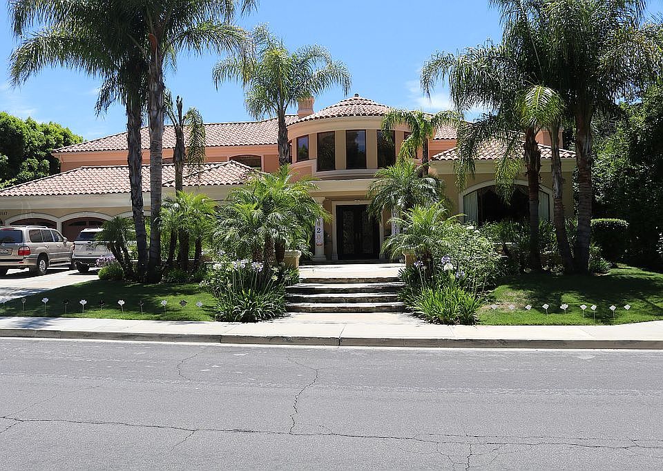 1st image of 5547 Newcastle Ln