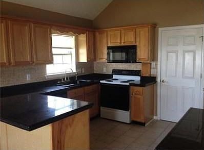 2nd image of 37 Oxford Dr