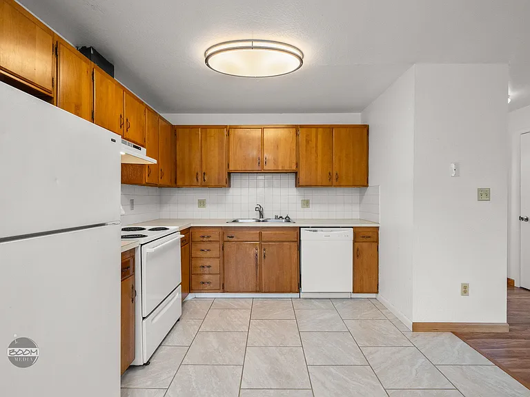 2326 Cordova St #17 — Photo 11