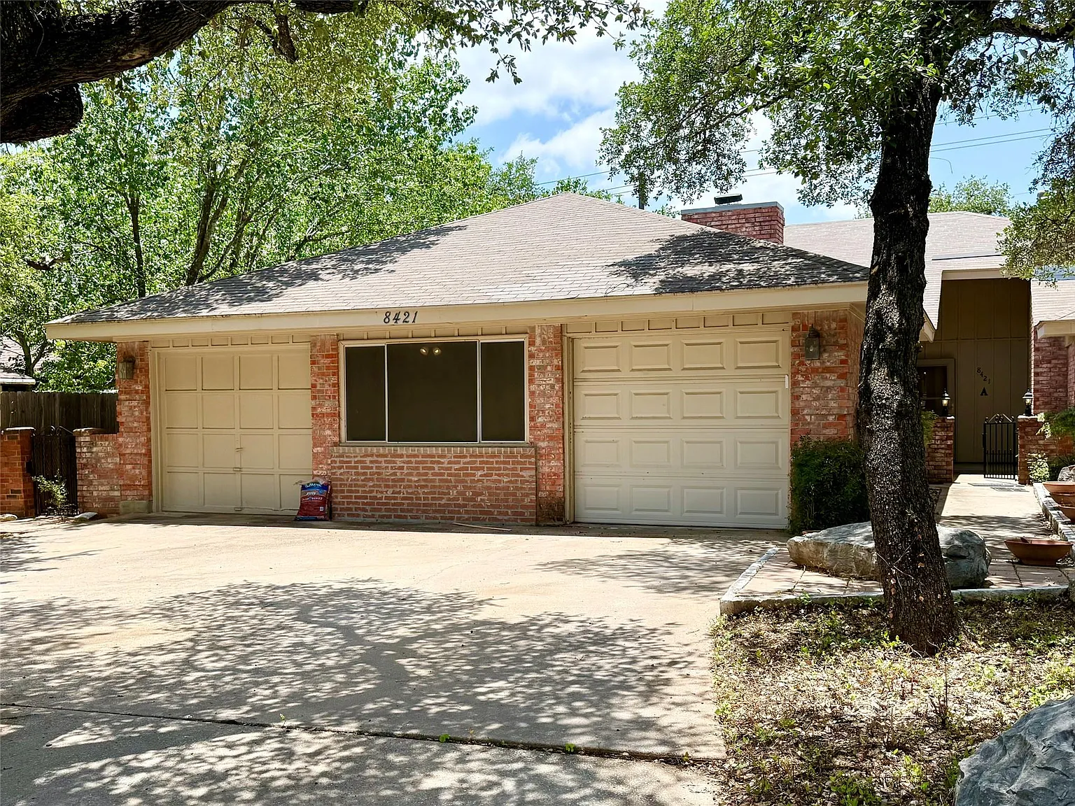 3 bed, 2.0 bath, 1700 sqft, $2,075 — Photo 1