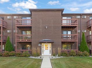 1002 Spruce St APT 2B, Glendale Heights, IL 60139