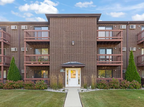 1002 Spruce St APT 2B, Glendale Heights, IL 60139