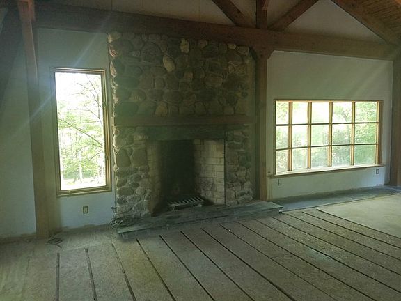 3rd image of 957 Mitchell Mill Rd