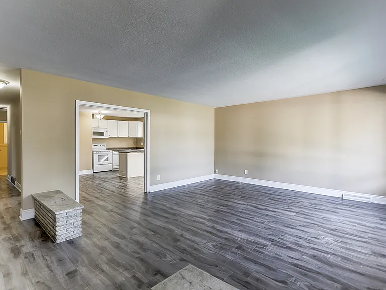 293 Mitchell Ave #MAIN FLOOR — Photo 9