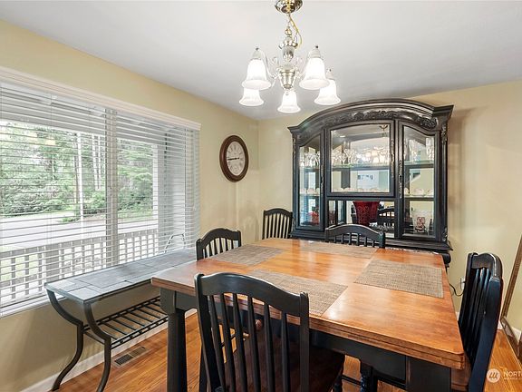 5th image of 40 E Stirling Court