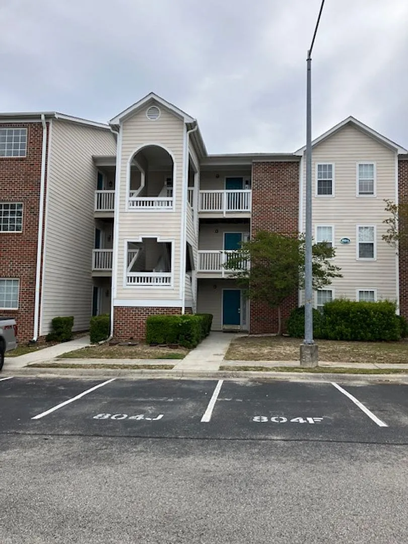 804-J — Photo 1