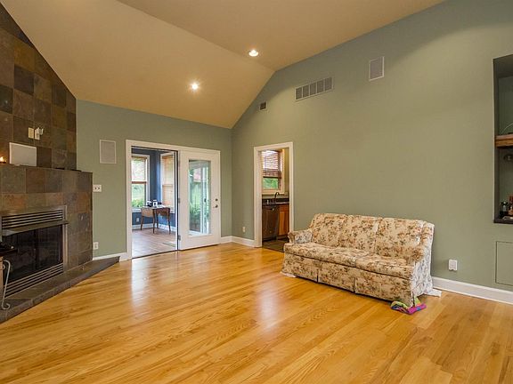 4th image of 171 Shady Oaks Dr
