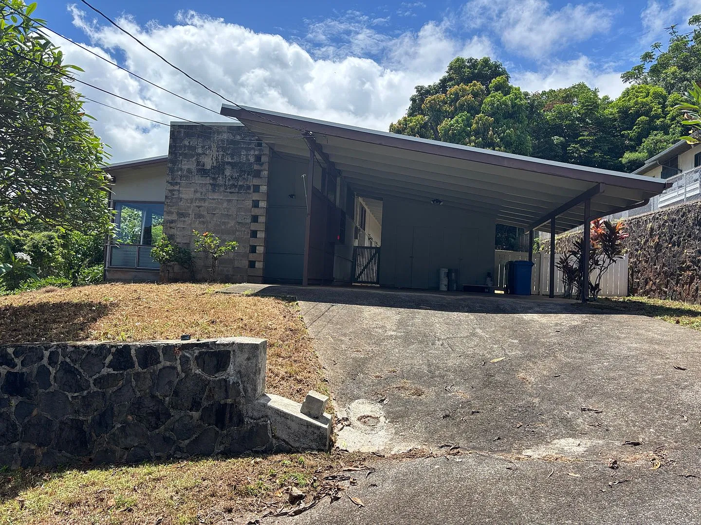 Kane'ohe - Ka'alaea - 3 Bdrm/2 Bath/Carport - $3,500 — Photo 1