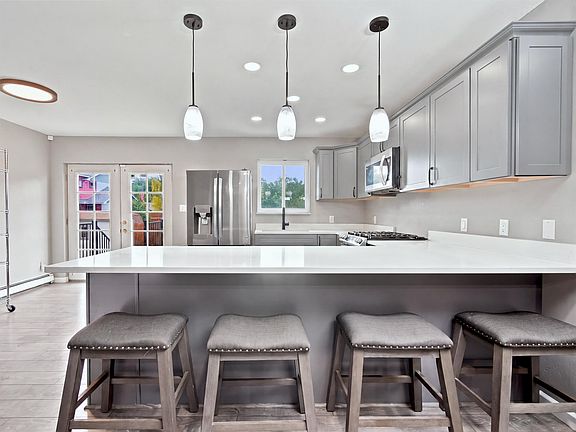 2nd image of 558 Sol Ln