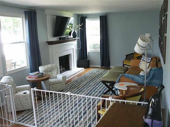 3rd image of 9790 Lakeview Cir