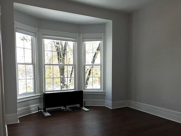 3rd image of 240 Richmond Ave APT 2