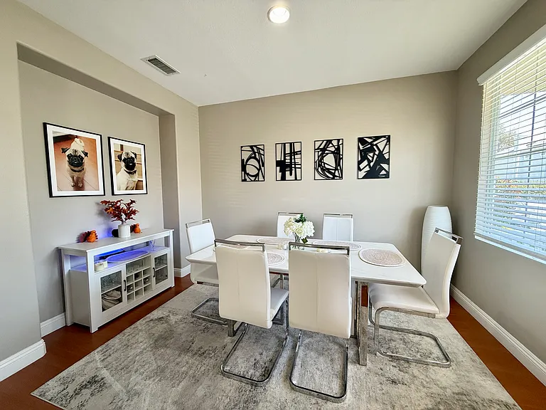 2527 Aurora Ln — Photo 3