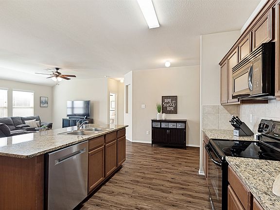 4th image of 2104 Shady Glen Trl