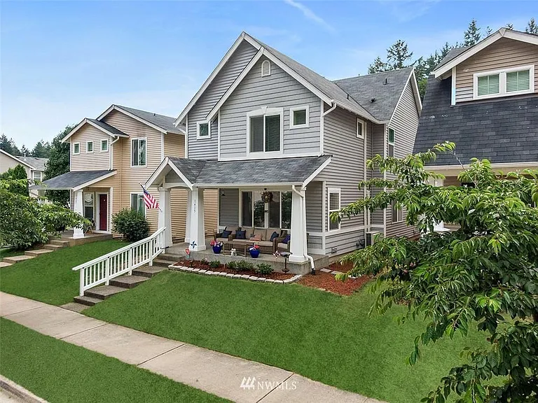 1415 Burnside Pl — Photo 1