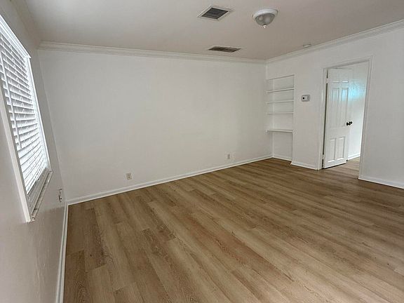 4th image of 220 Walton Blvd APT 2