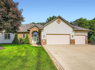 4833 Hillvale Ave N, Oakdale, MN 55128