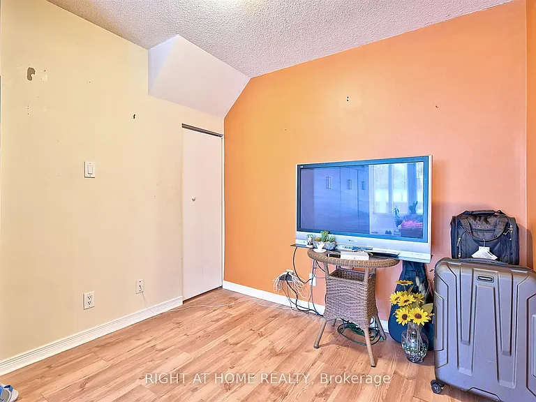 22 Western Battery Rd #109 — Photo 10