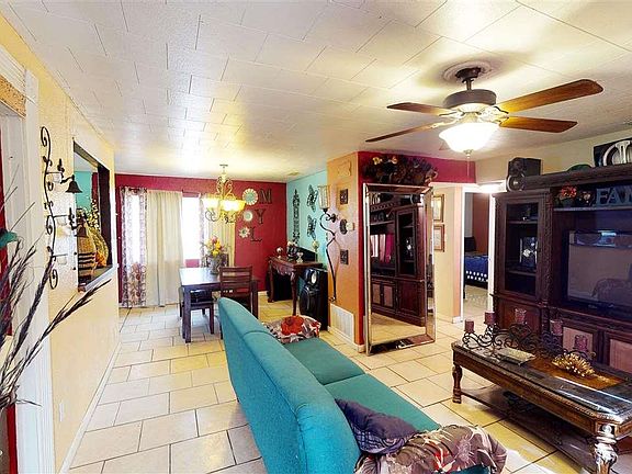 3rd image of 1122 E Llano Dr