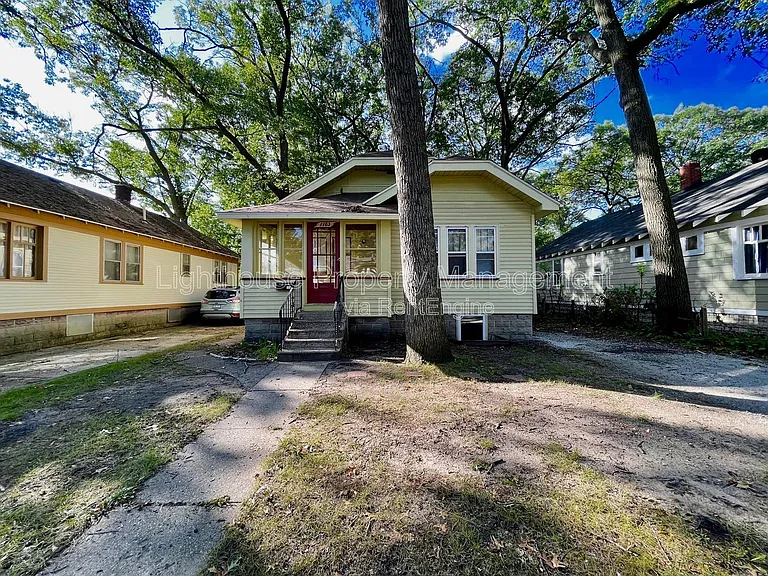 1183 Emerson Ave — Photo 1
