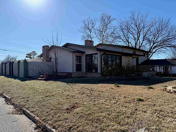 3rd image of 2002 Redbud Ave