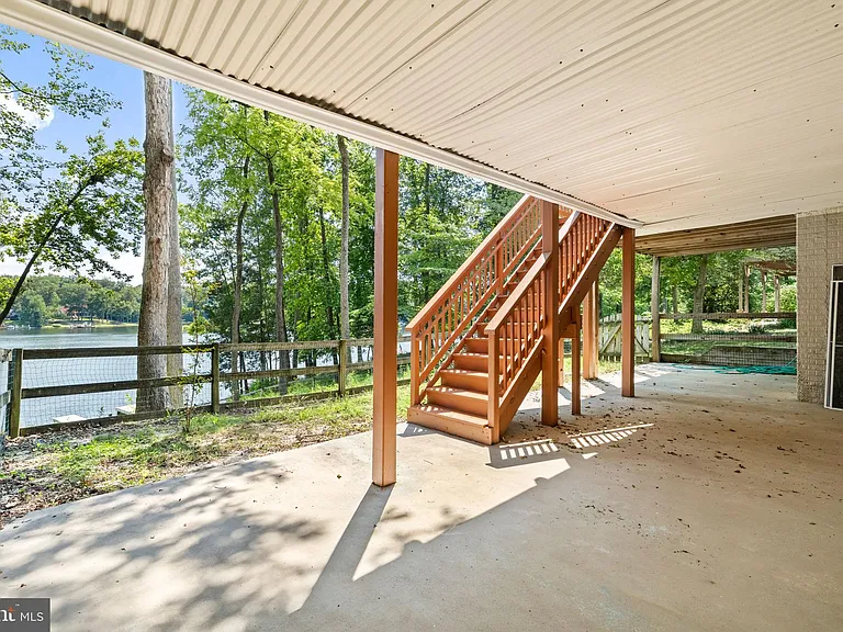 686 Lake Caroline Dr — Photo 33