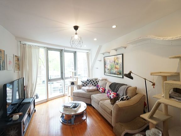 5th image of 185 York St #2D