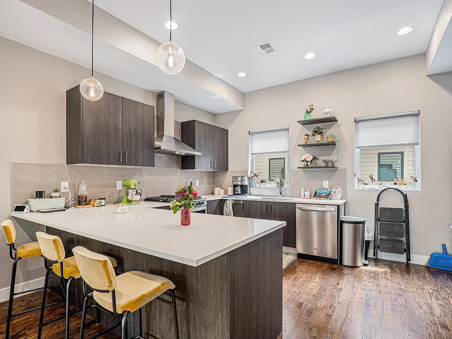 2 bed, 2.5 bath, 1854 sqft, $3,750 — Photo 3