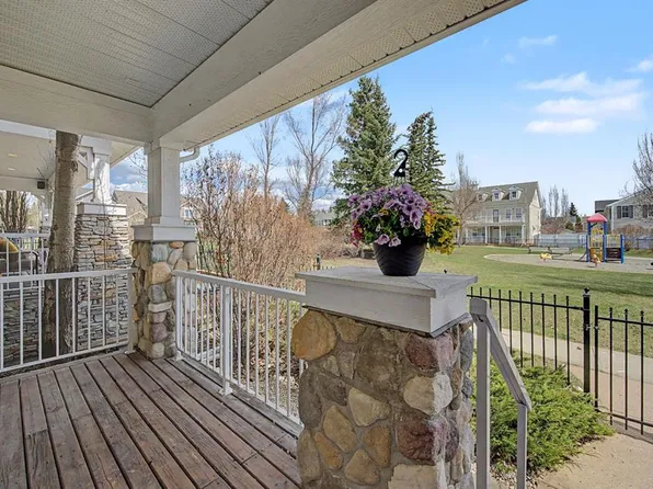 8 E Ypres Ln SW, Calgary, AB T2T 6M9