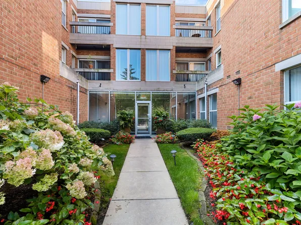 1925 Lake Ave Unit 316, Wilmette, IL 60091