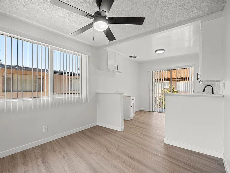 3907 Roxanne Ave #6 — Photo 6