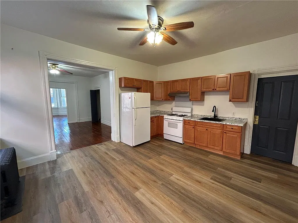 1 bed, 1.0 bath, 800 sqft, $1,225 — Photo 2