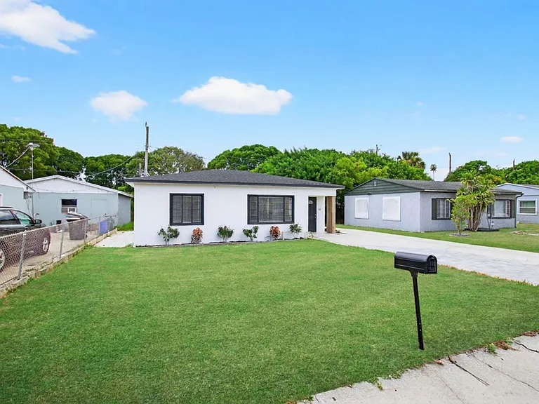 608 Fairfax Rd — Photo 5