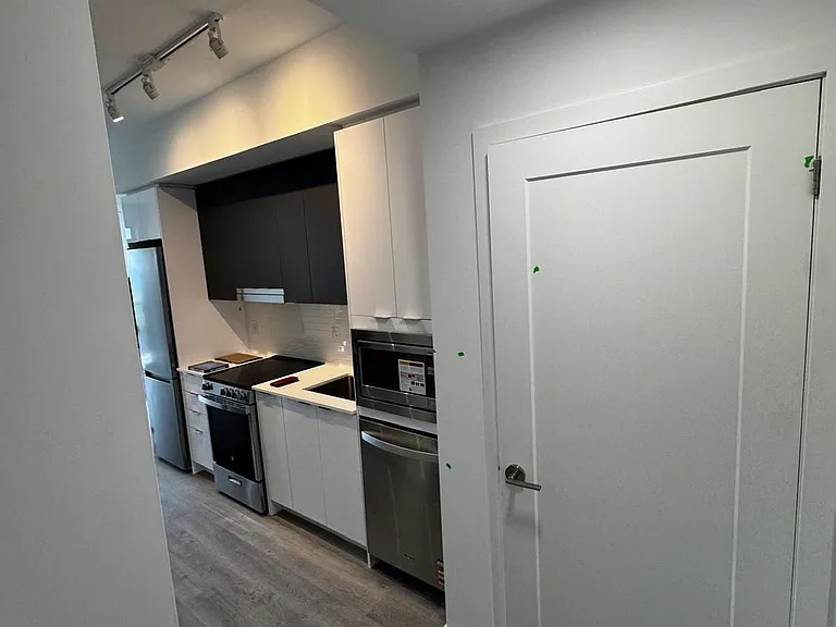 5105 Hurontario St #2809 — Photo 4