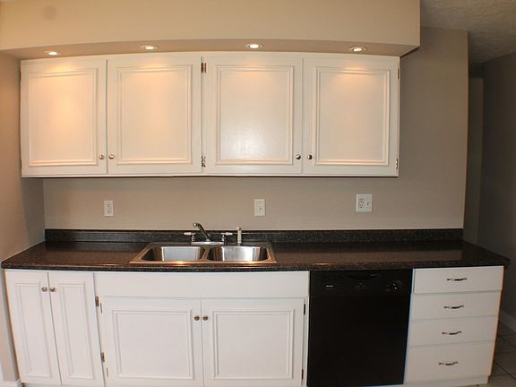 5th image of 3115 Bentley Ln