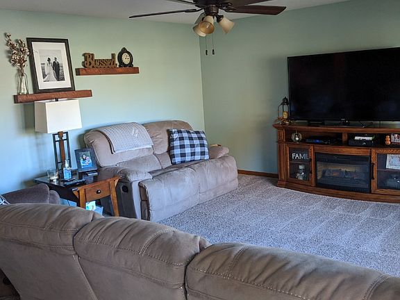 3rd image of 174 Hillcrest Dr