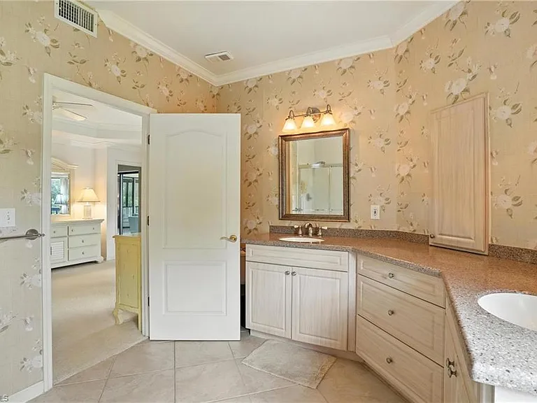 7032 Pelican Bay Blvd #E-304 — Photo 23