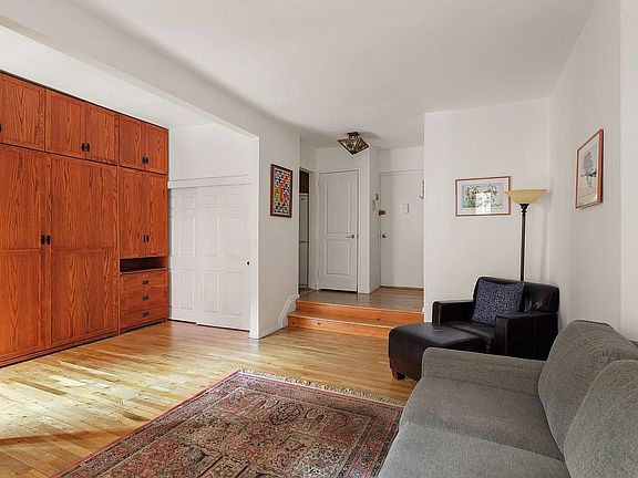 5th image of 301 W 89th St APT 7
