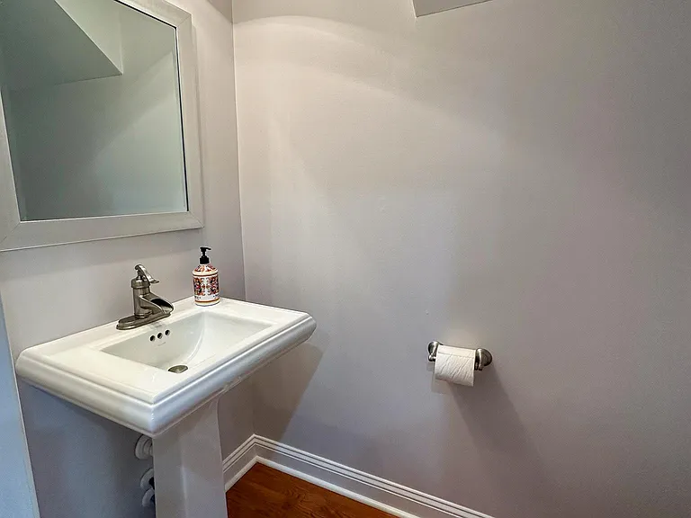 303 Lake View Dr — Photo 12
