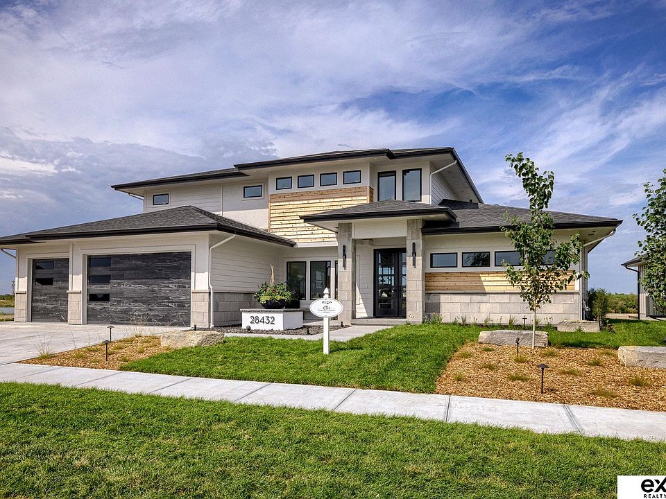 1st image of 28432 N Laurel Cir N