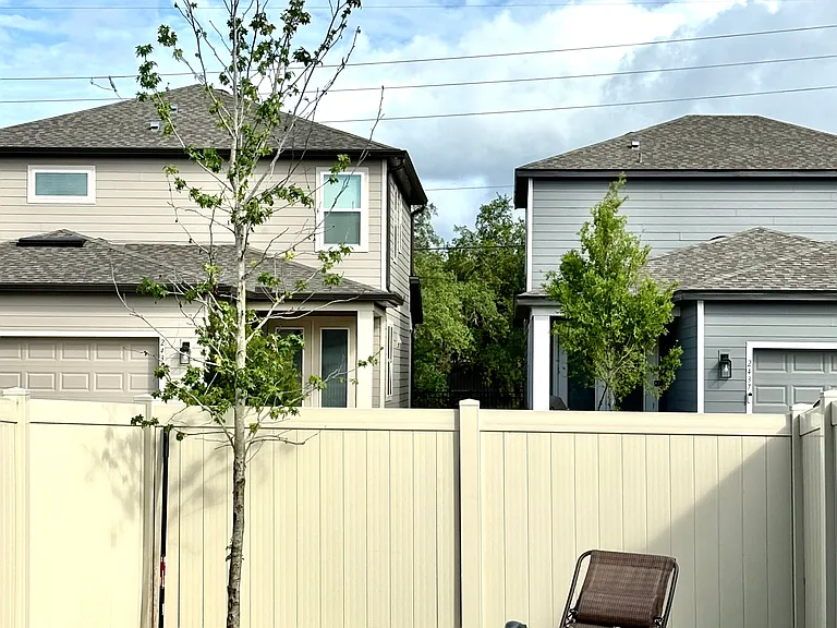 Backyard / Fence