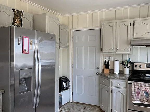 4th image of 100 Parkington Dr