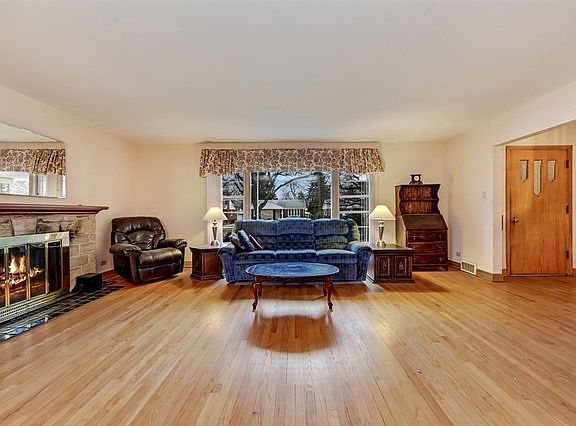 2nd image of 1342 Portsmouth Ave