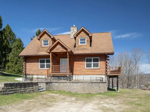 18 Castle Ln, Great Barrington, MA 01230