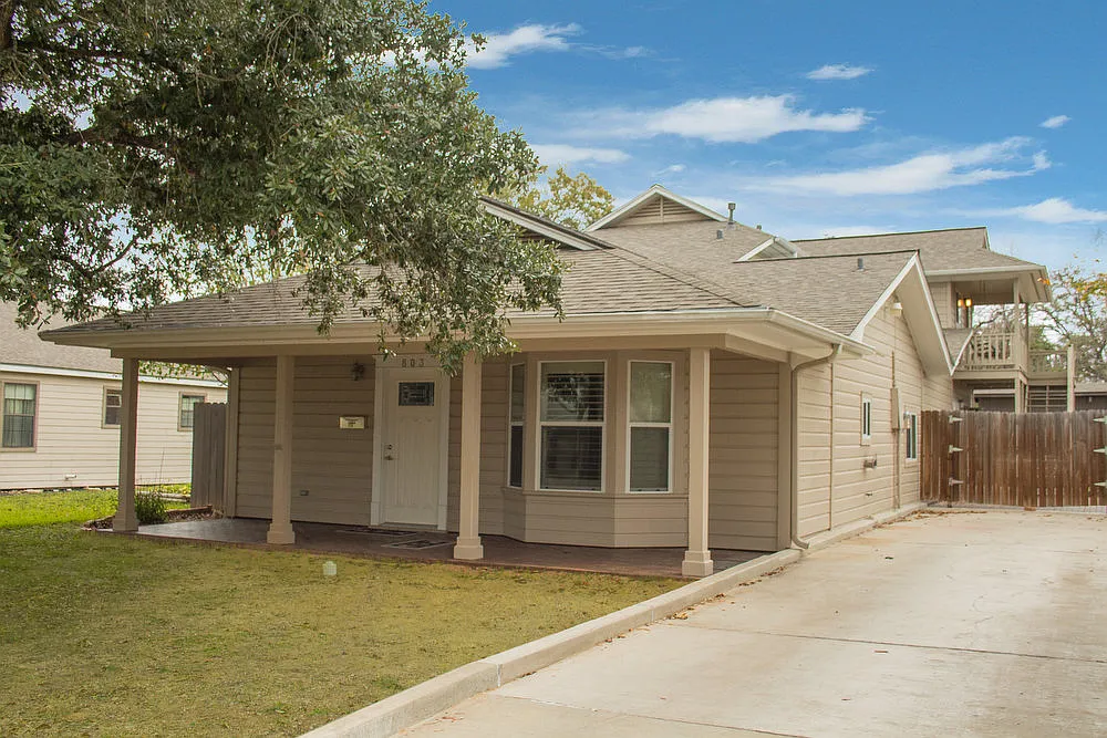 5 bed, 2491 sqft, $3,000 — Photo 1