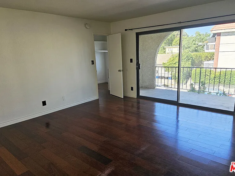 13243 Vanowen St #3 — Photo 19