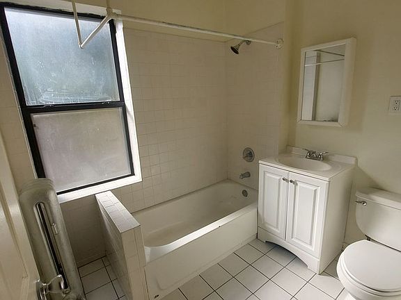 4th image of 3048-54 W Gunnison St #4837-51
