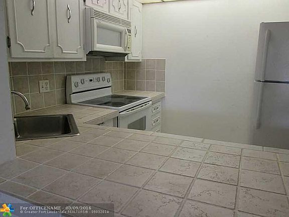 4th image of 3004 NE 5th Ter APT 205-C