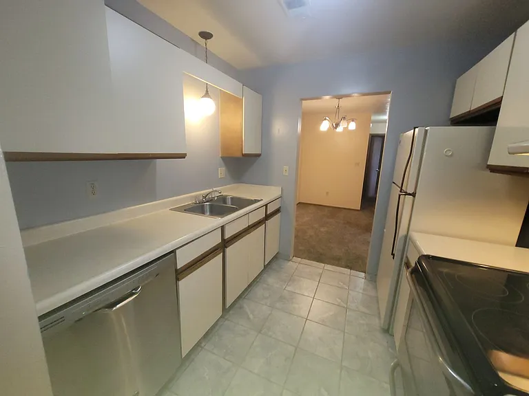 547 Turney St — Photo 3