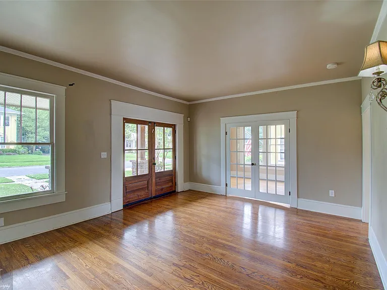 443 Gladstone Blvd — Photo 4